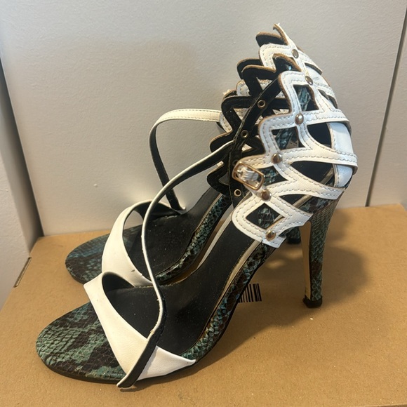 Beautiful white/green heels! - Picture 2 of 3